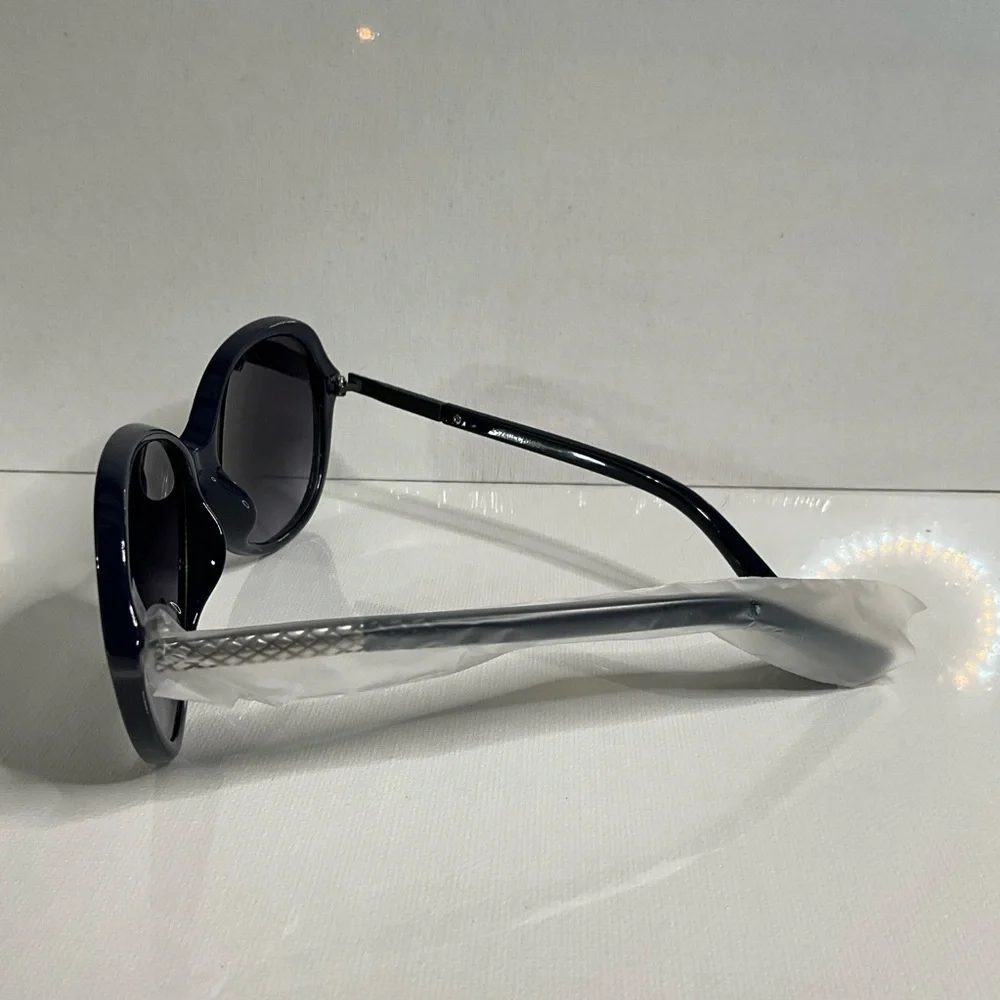 Elegant Black Oversized Sunglasses